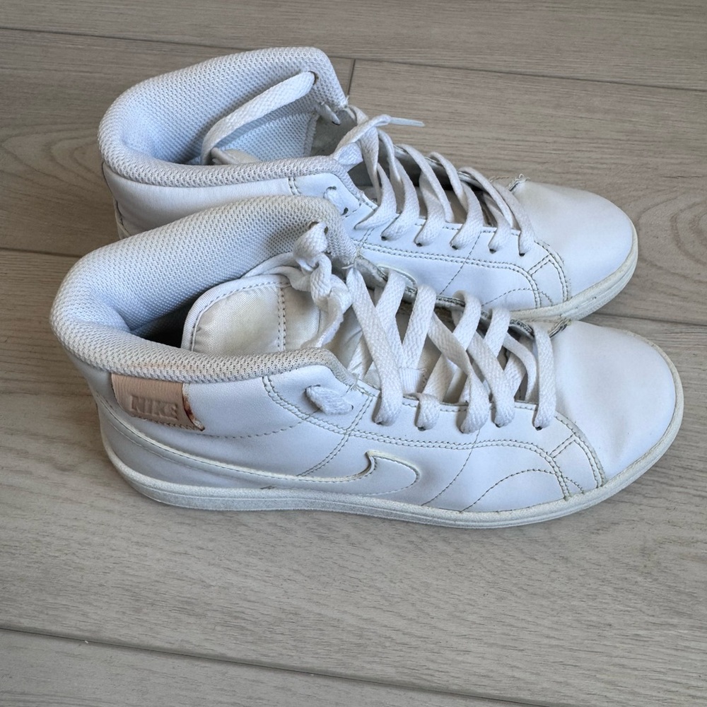 Nike Court Royale 2 Sneaker - Women's Size US6